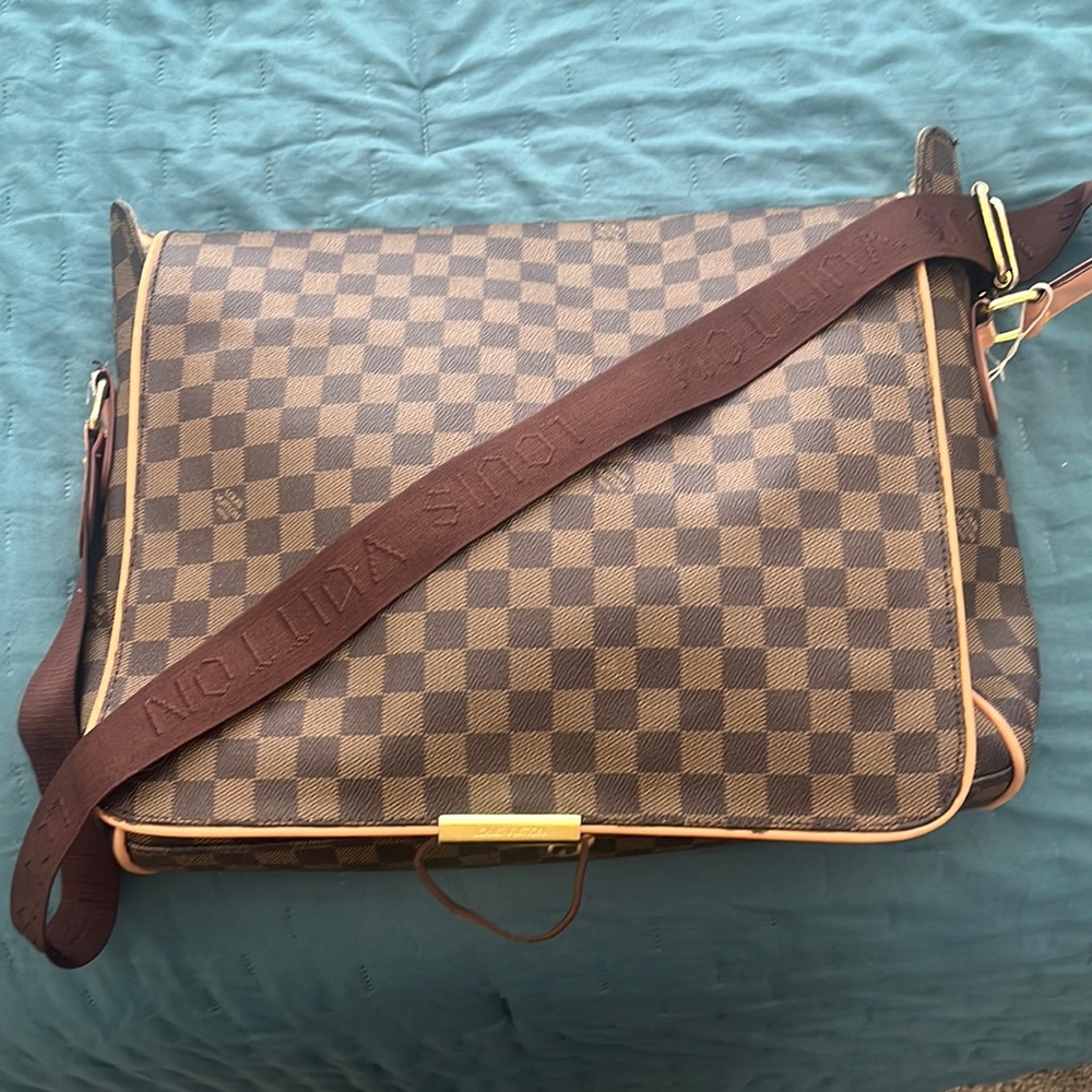 Louis vuitton monogram shoulder bag